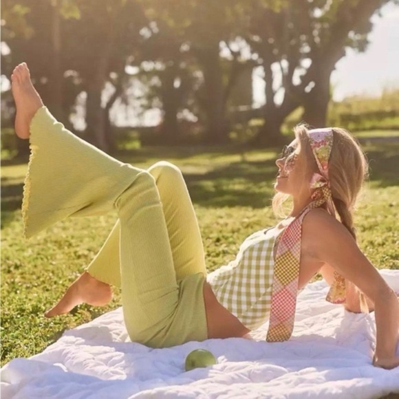 Juniper Blu New Lettuce Edge Lime Green Ribbed High Waist Flare Pants Medium NWT - Picture 1 of 13